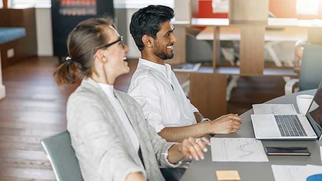 Hot Desking vs. Hoteling